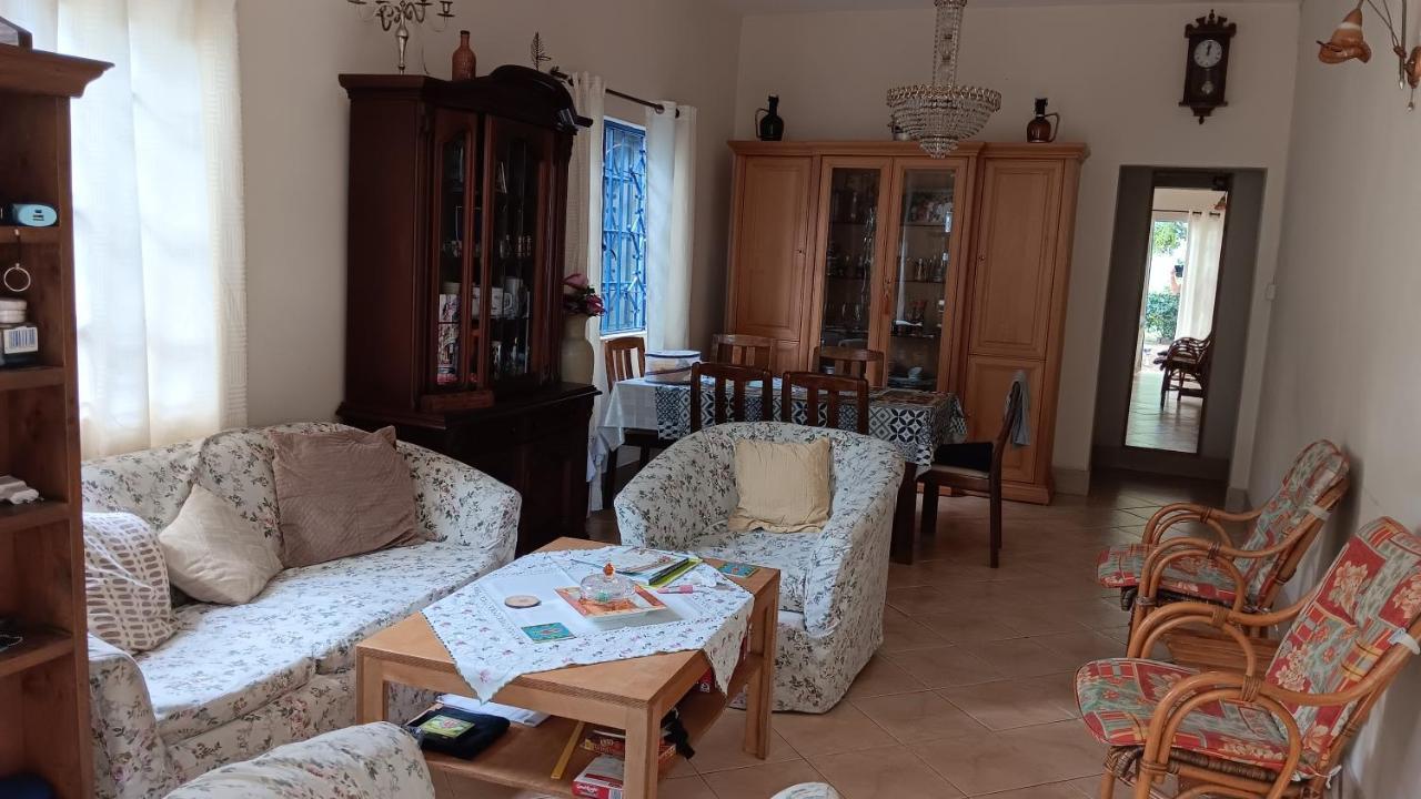 Chez Leone Apartment Grand Baie Bagian luar foto
